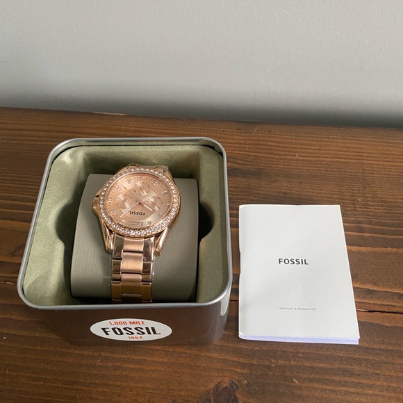 SOLD! BRAND NEW! Fossil Riley Rose Gold Watch - Picture 7 of 10